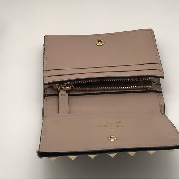 EUC SMALL ROCKSTUD CALFSKIN WALLET   RETAIL $490 - Picture 7 of 16